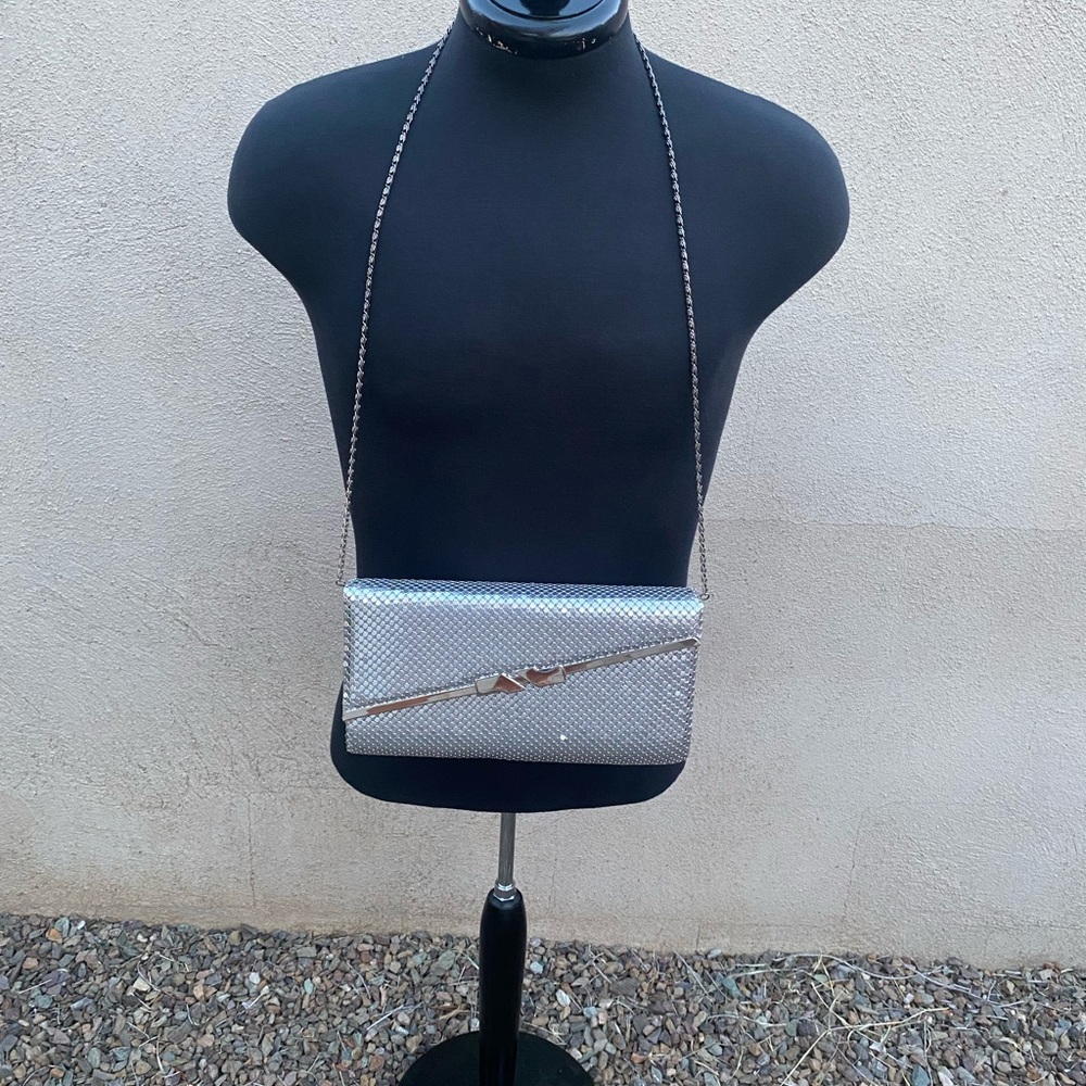 Vintage Mesh Silver crossbody Snap Closure Bag New Years Eve Look